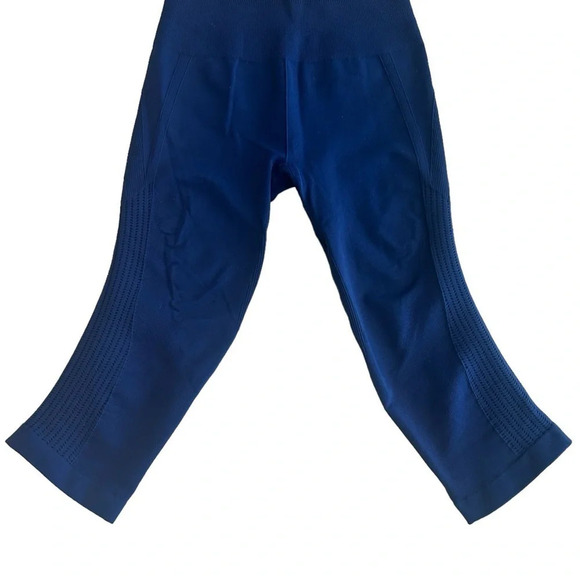 Lululemon compression capri “flow and go” seamless capris size 2 - Picture 2 of 7